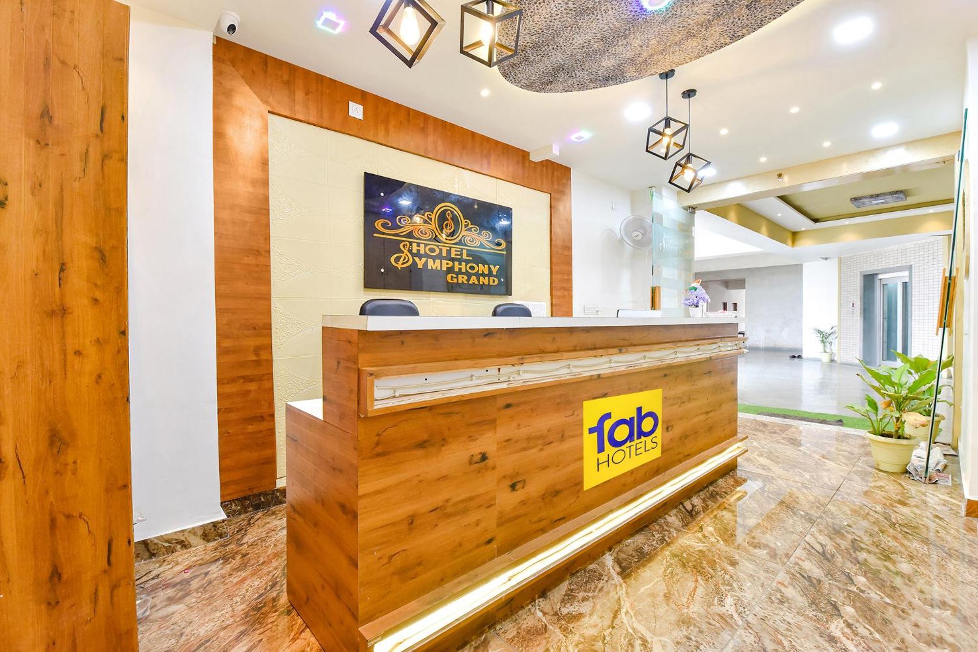 Fabhotel Symphony Grand 阿穆达巴 外观 照片