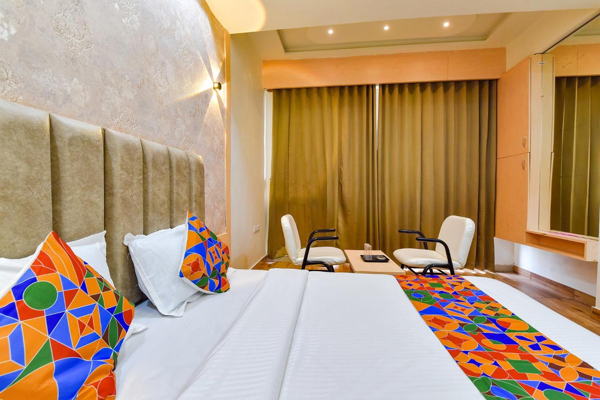 Fabhotel Symphony Grand 阿穆达巴 外观 照片