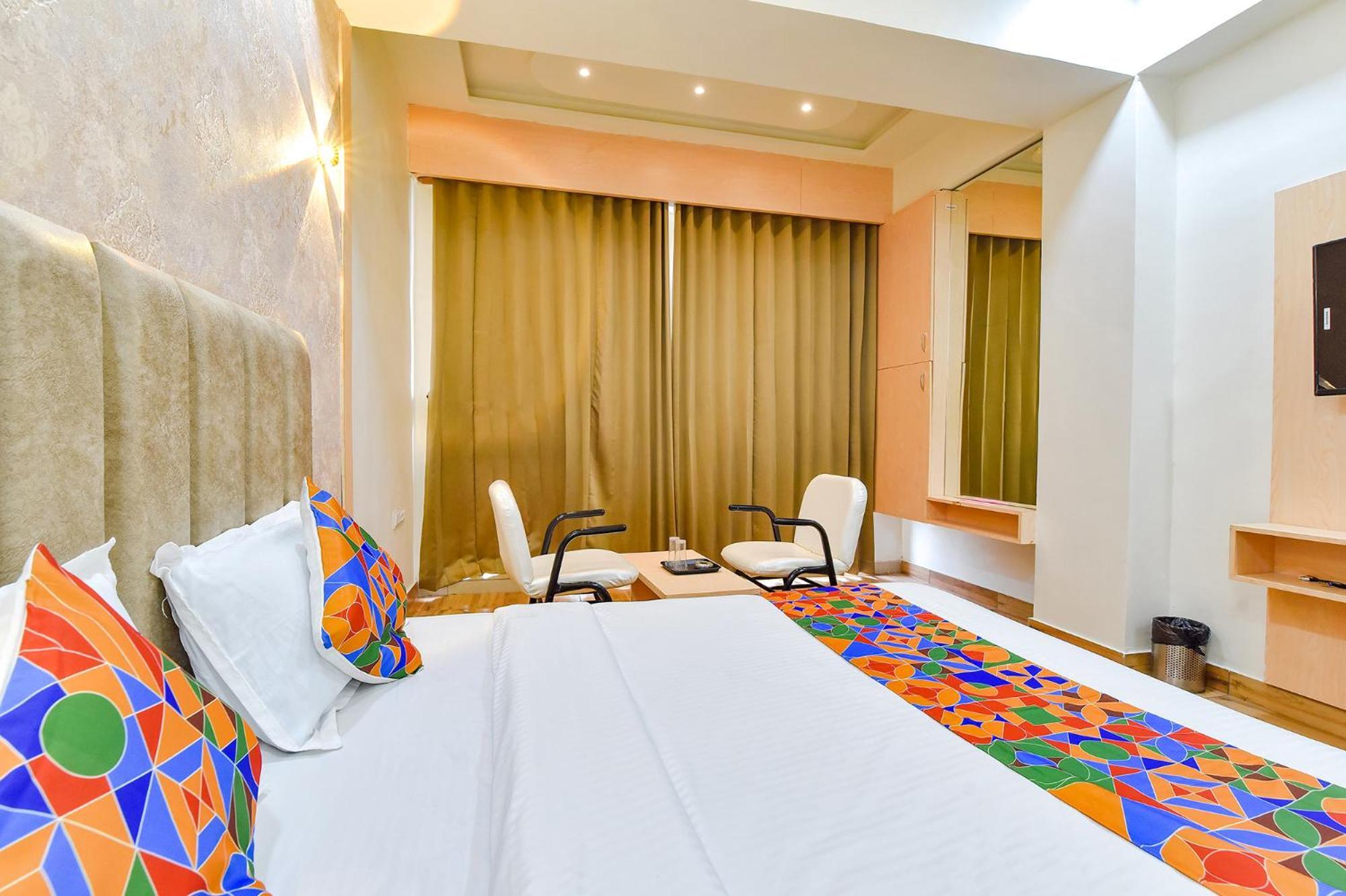 Fabhotel Symphony Grand 阿穆达巴 外观 照片