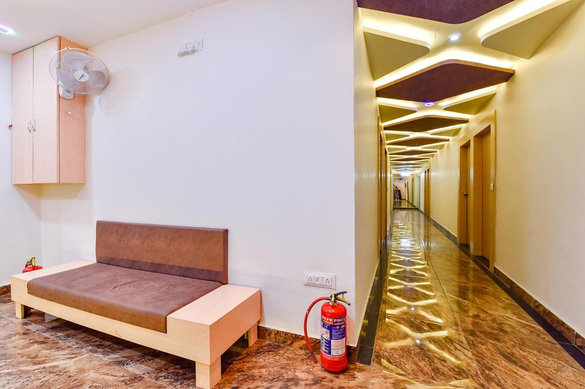 Fabhotel Symphony Grand 阿穆达巴 外观 照片