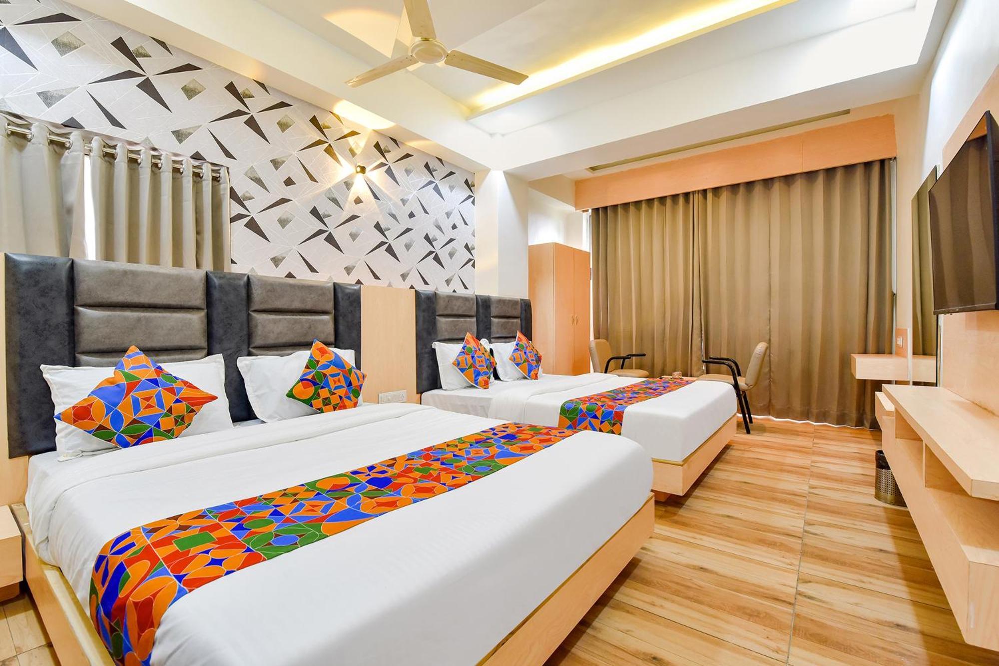 Fabhotel Symphony Grand 阿穆达巴 外观 照片